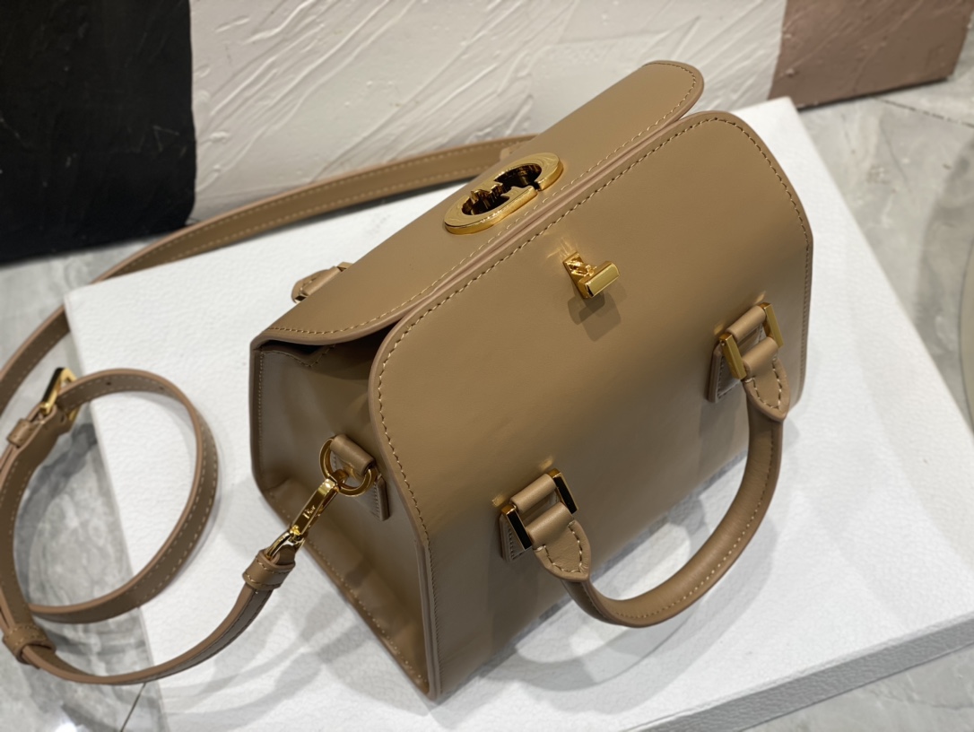 D*or samll boston bag