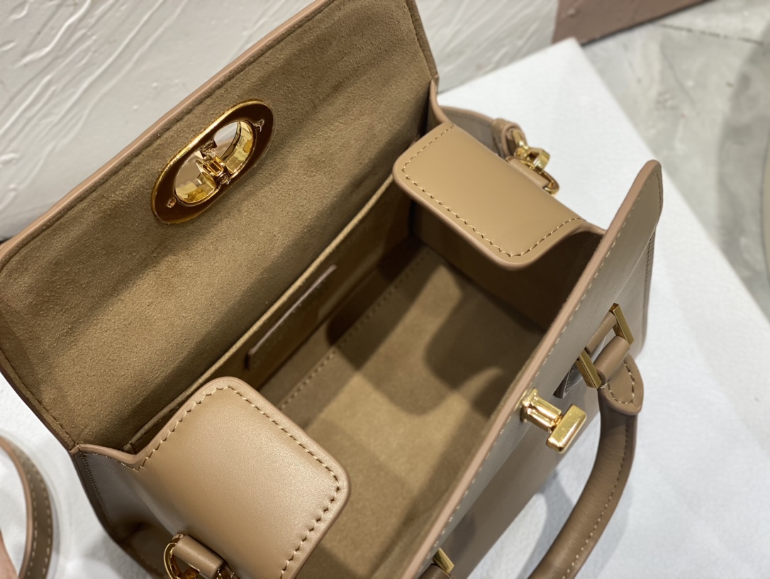 D*or samll boston bag