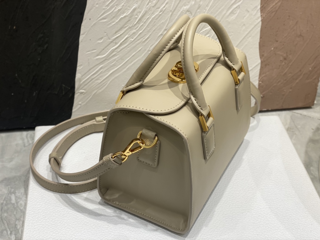 D*or samll boston bag