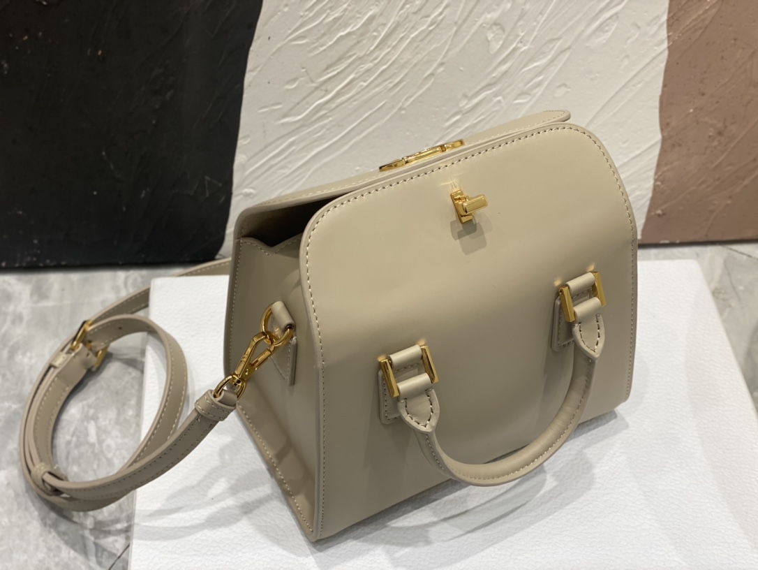 D*or samll boston bag