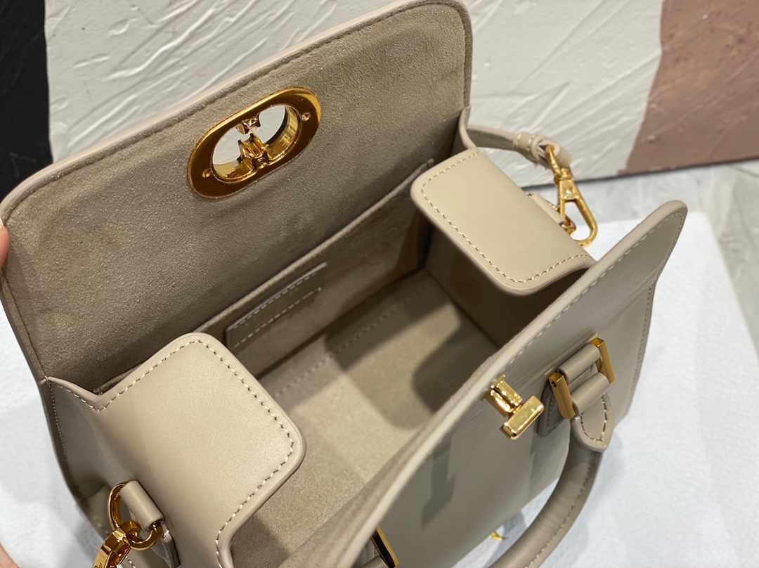 D*or samll boston bag