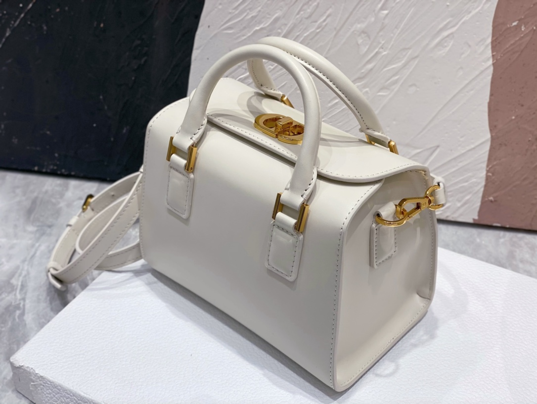 D*or samll boston bag