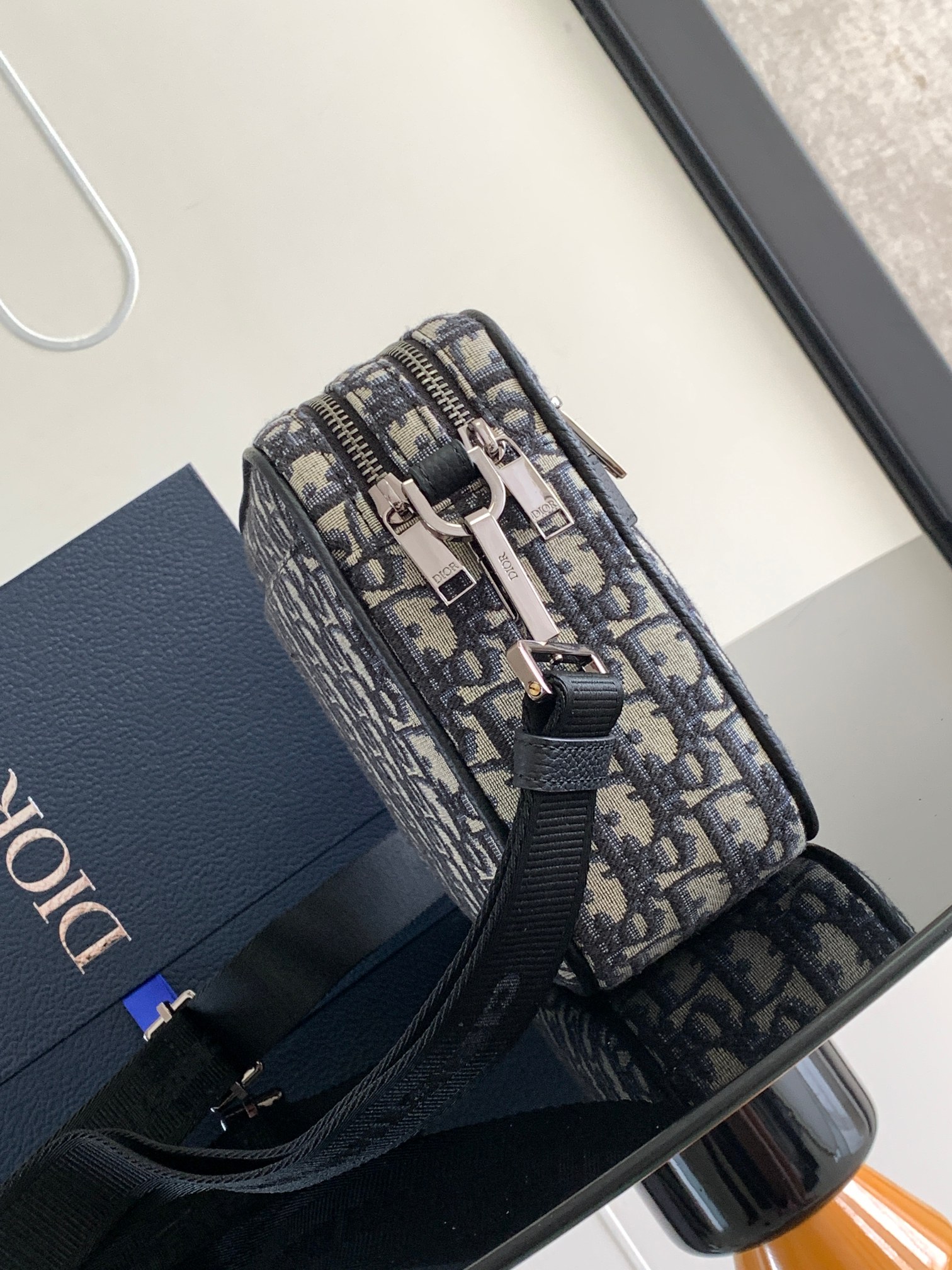 D*or safari bag with strap medium