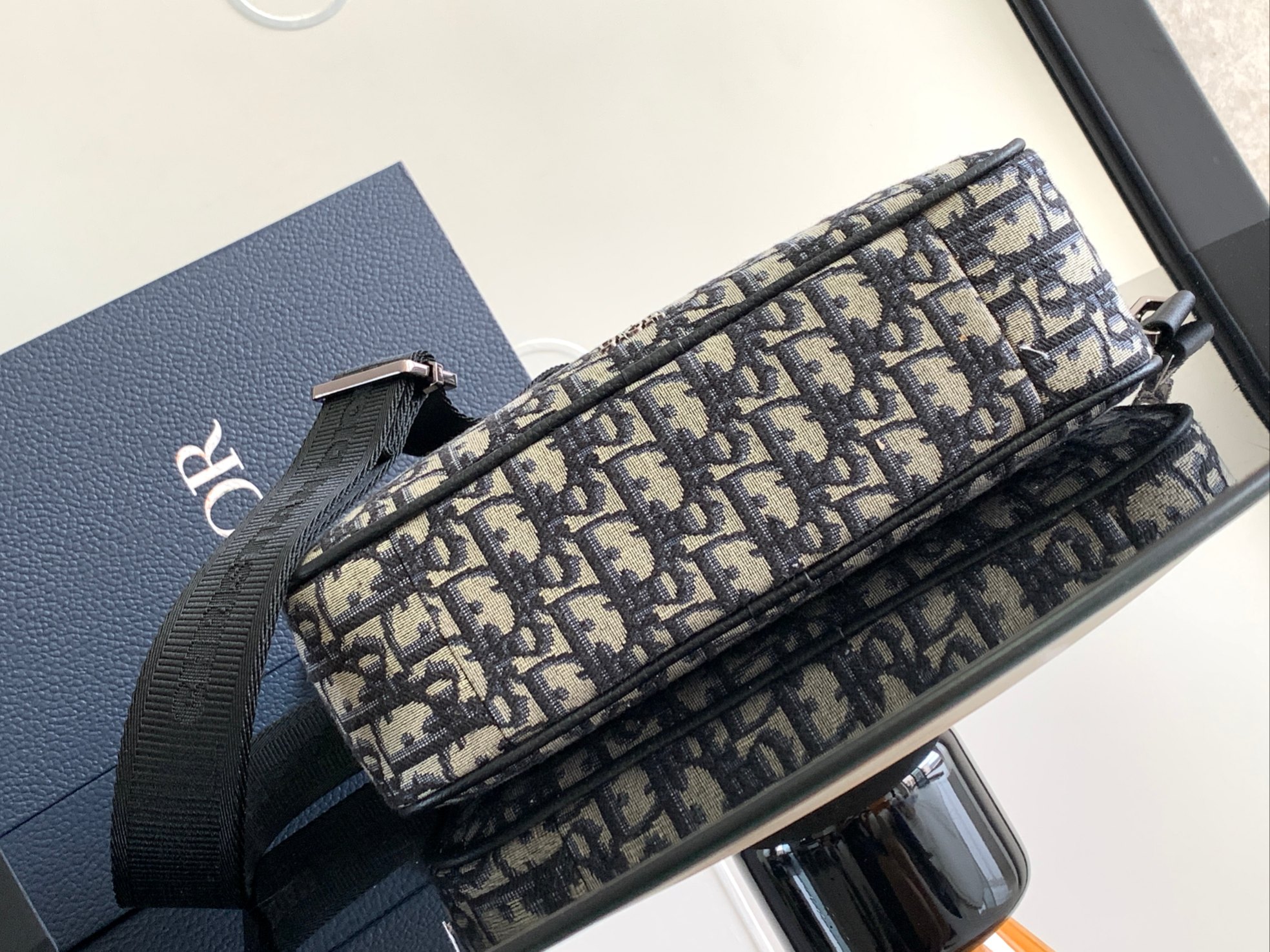 D*or safari bag with strap medium