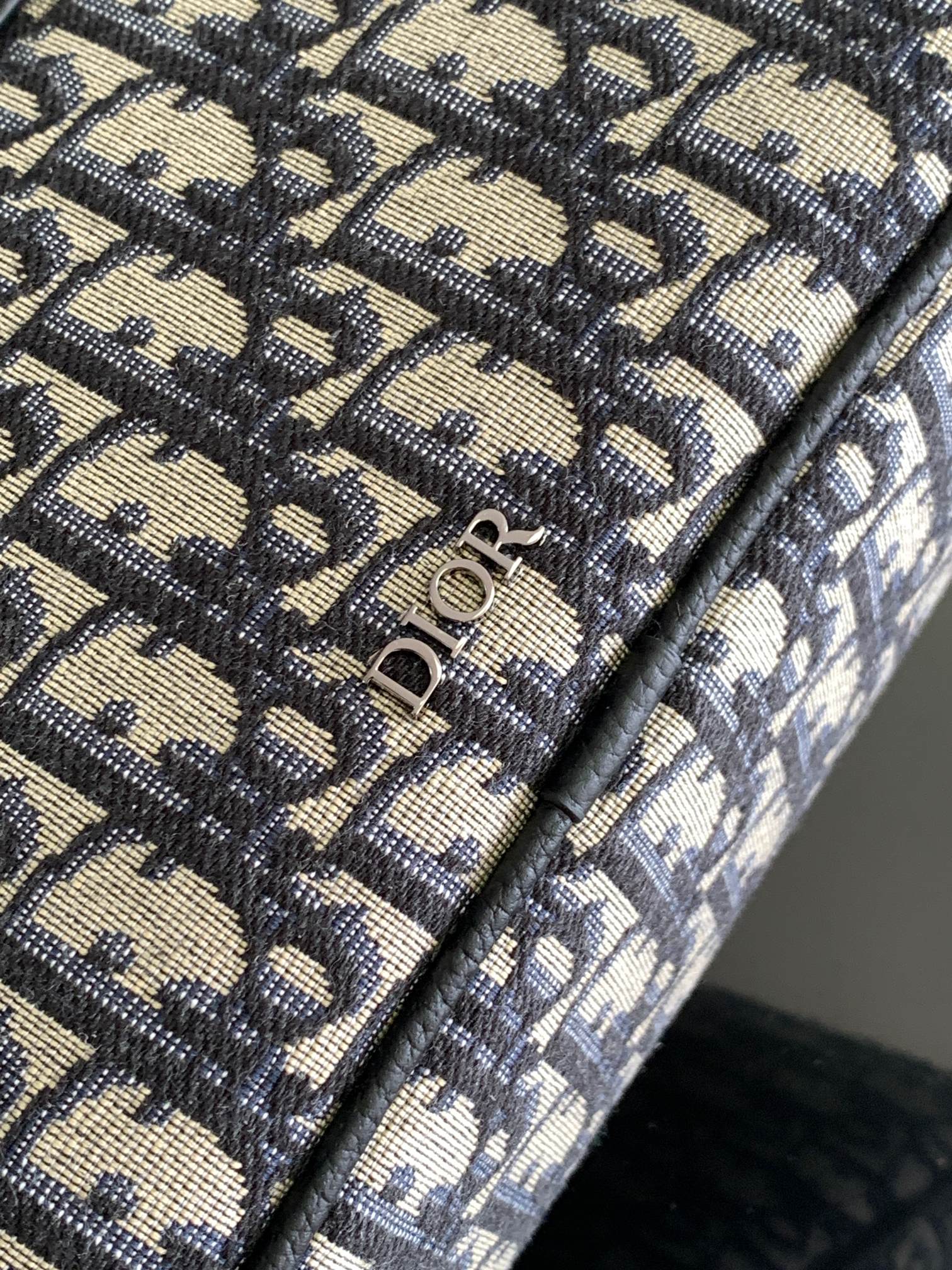 D*or safari bag with strap medium