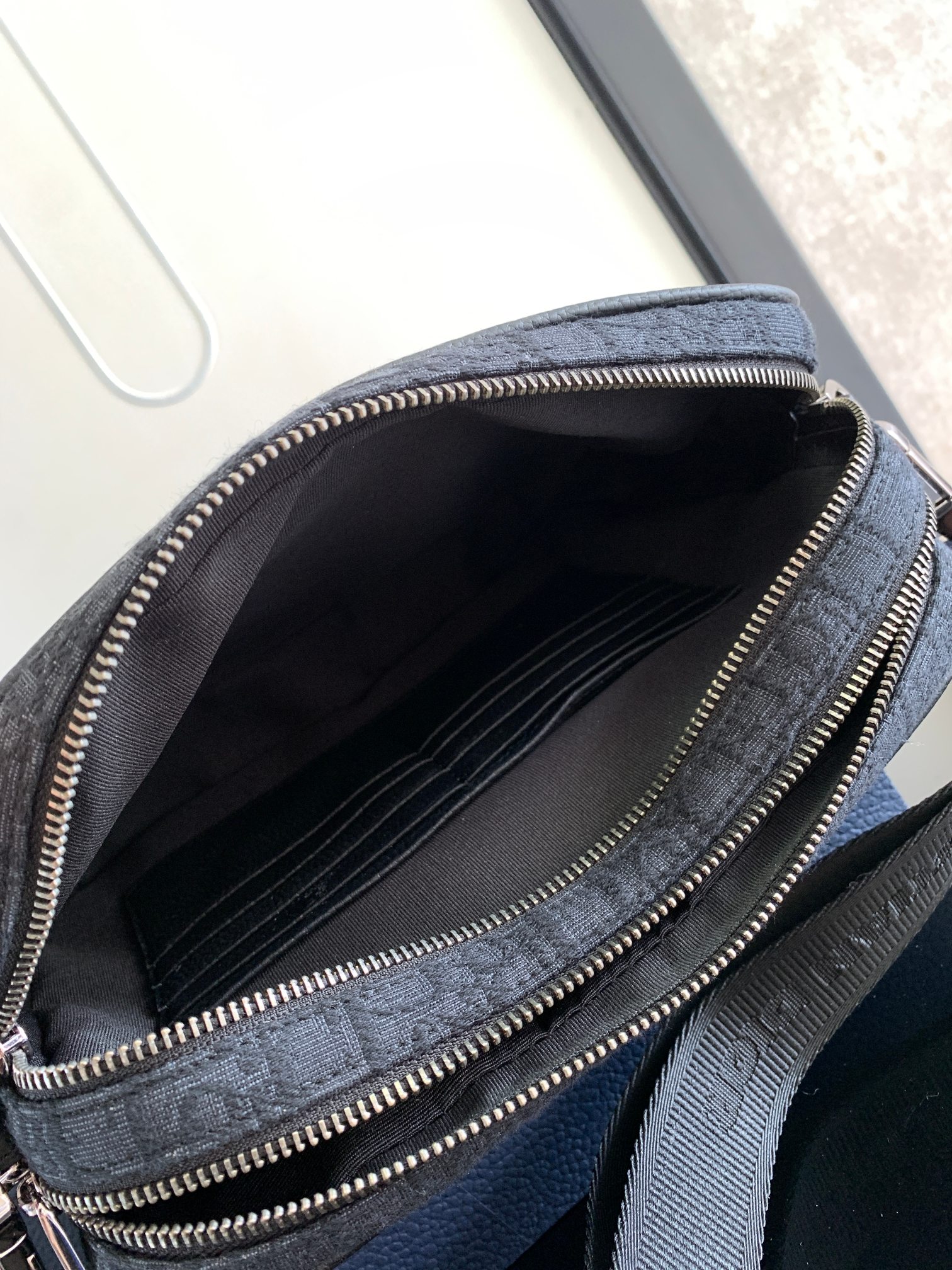 D*or safari bag with strap medium