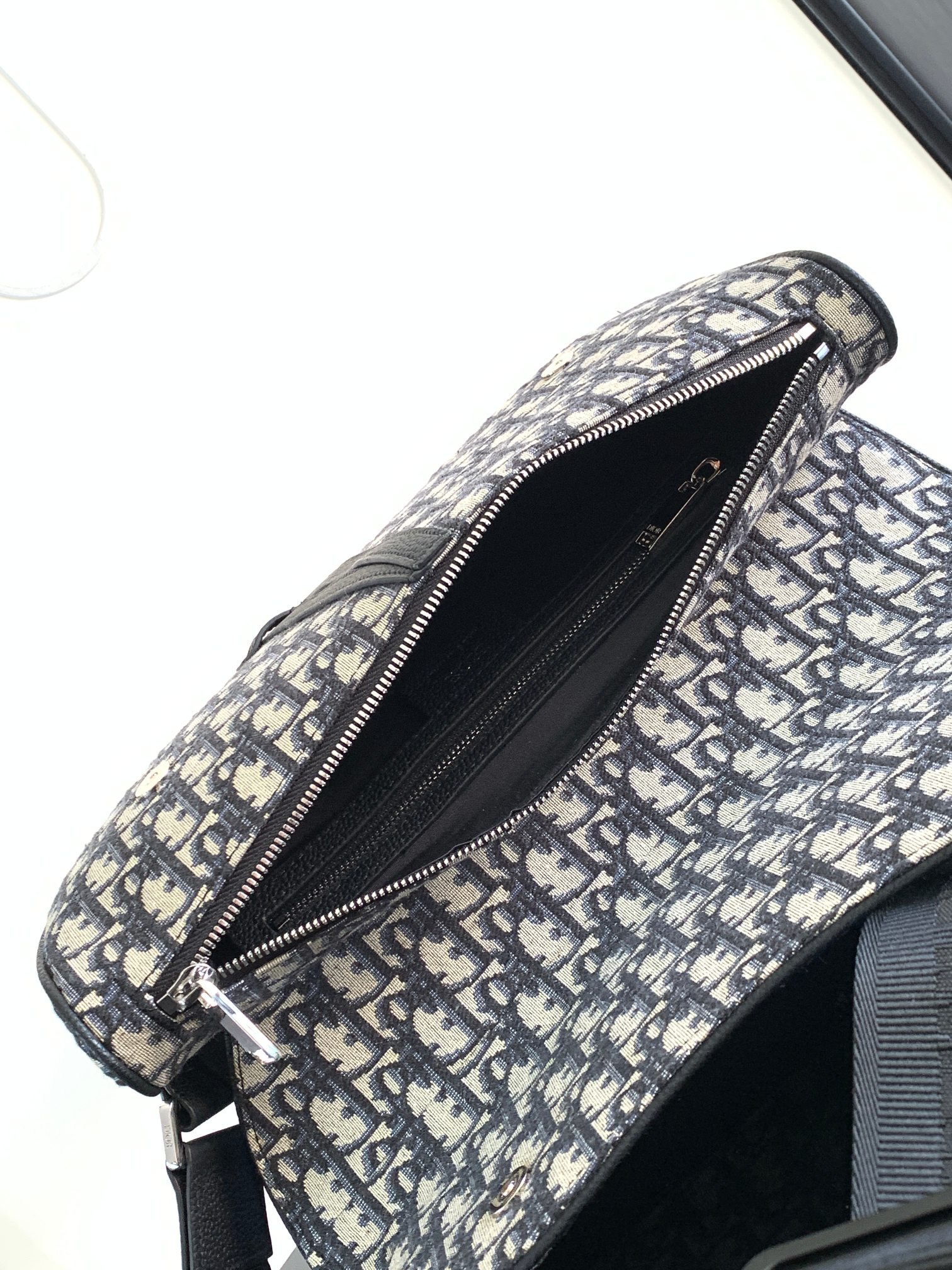 D*or saddle bag