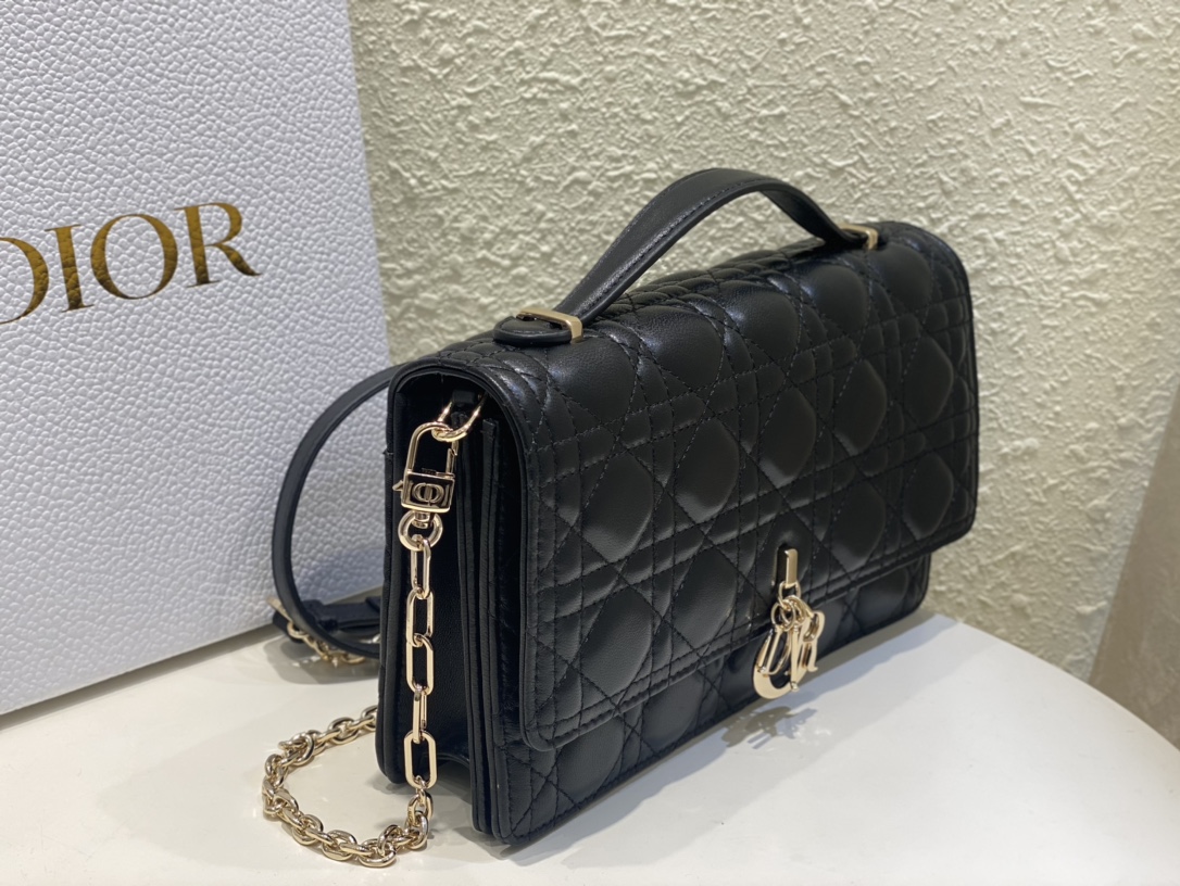 miss D*or top handle bag