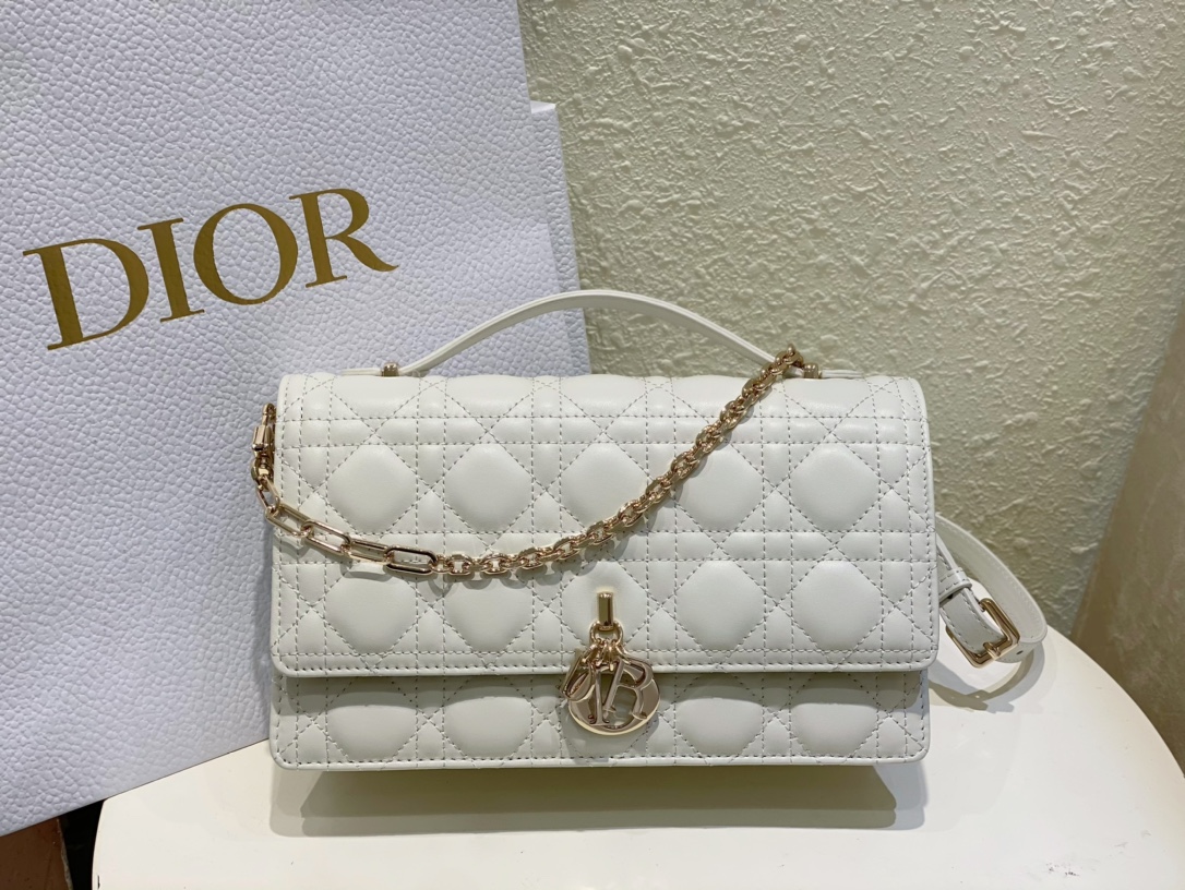 miss D*or top handle bag