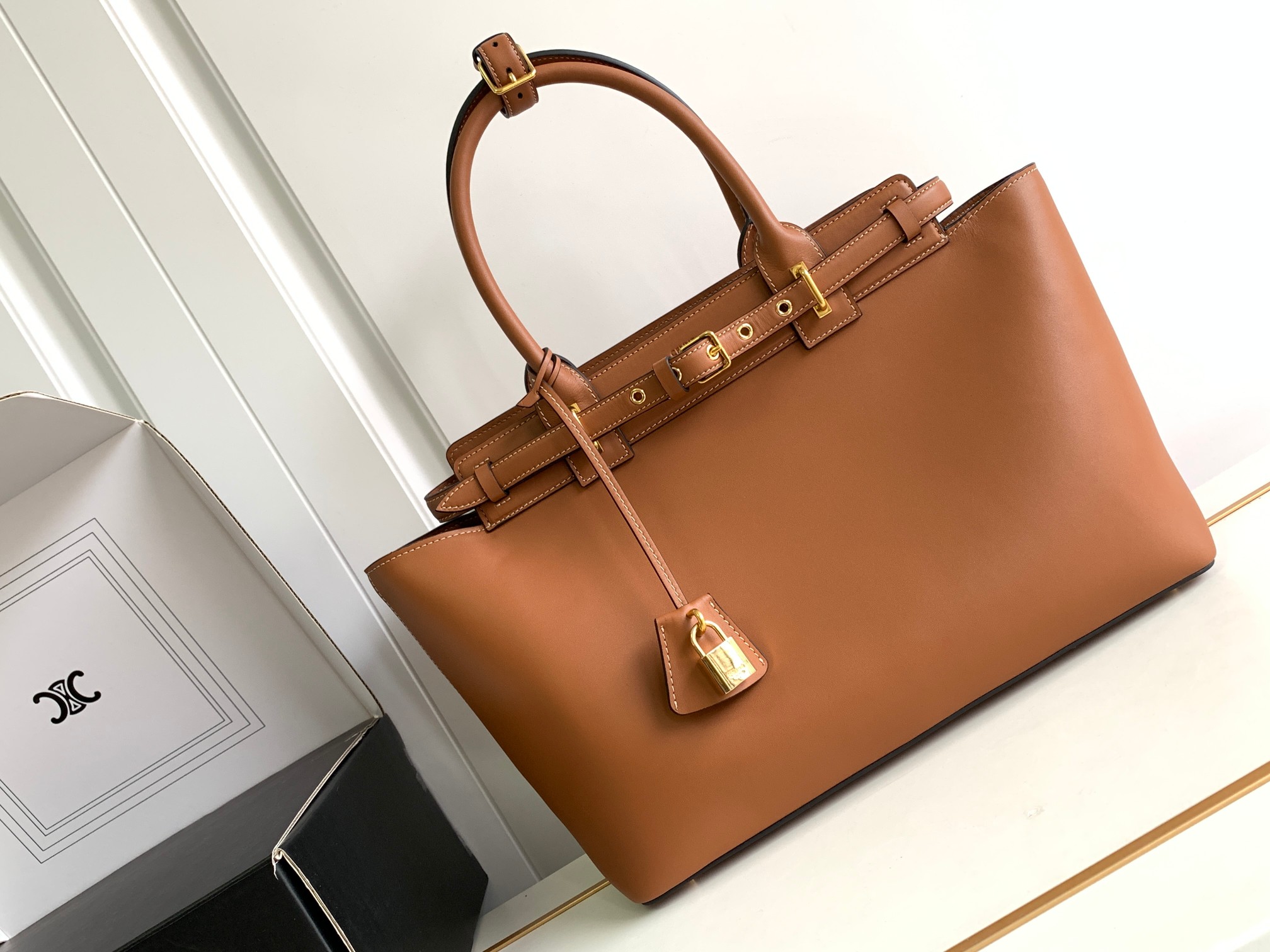 ce**e conti bag in S*pple calfskin