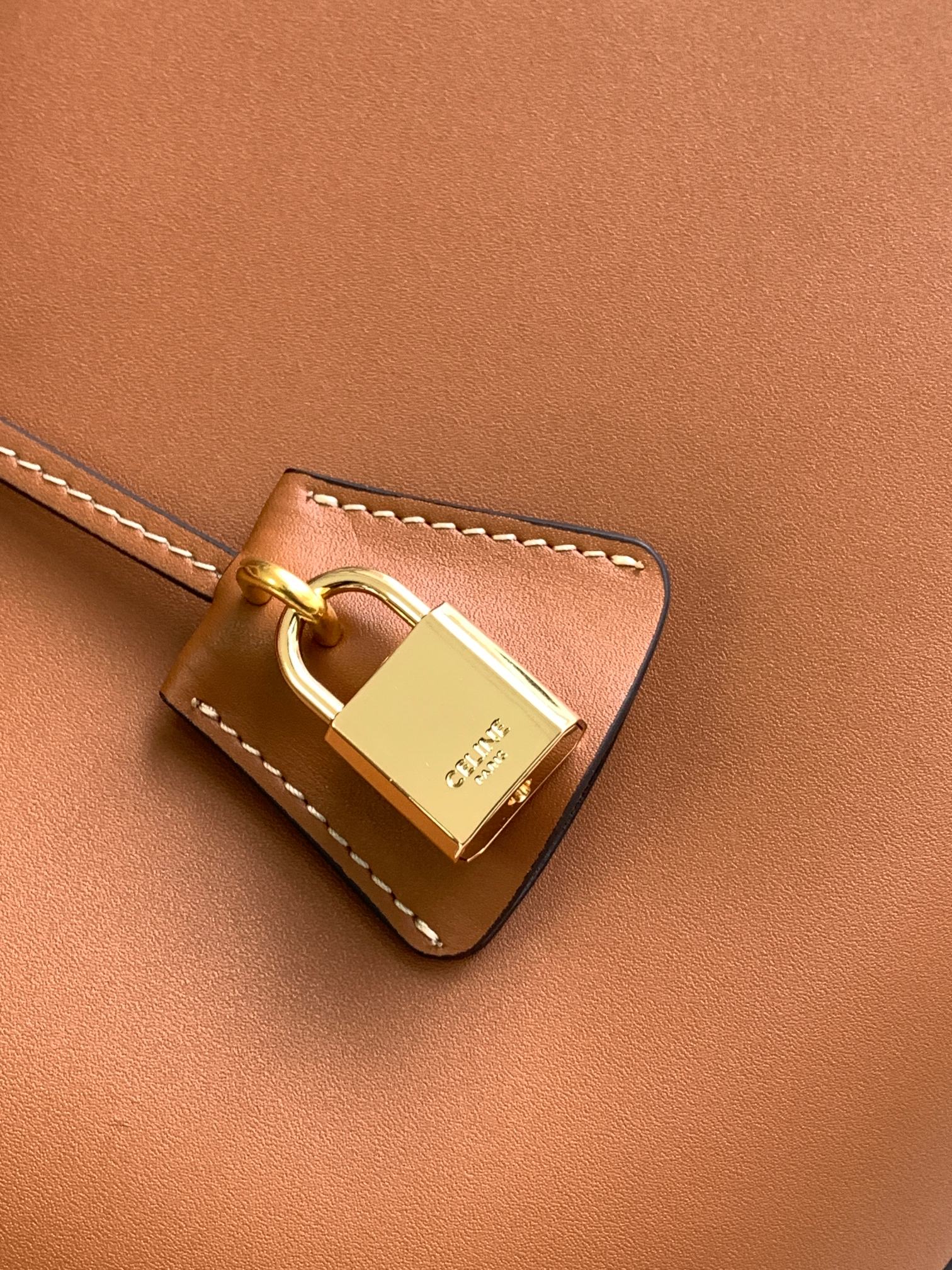 ce**e conti bag in S*pple calfskin