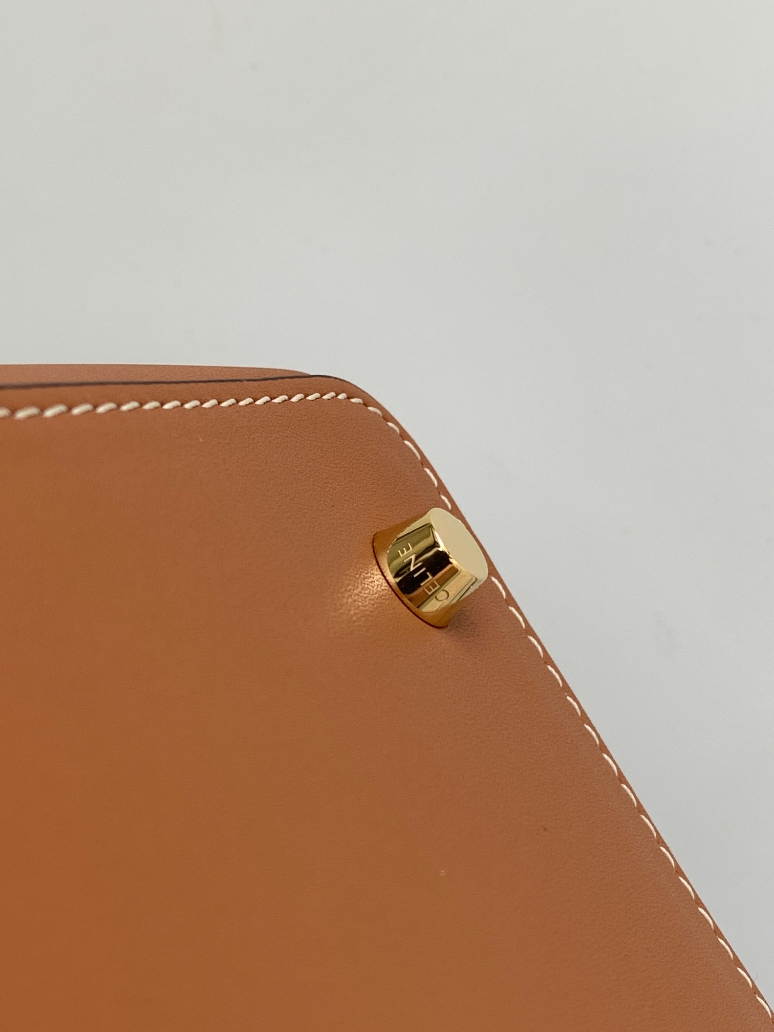 ce**e conti bag in S*pple calfskin