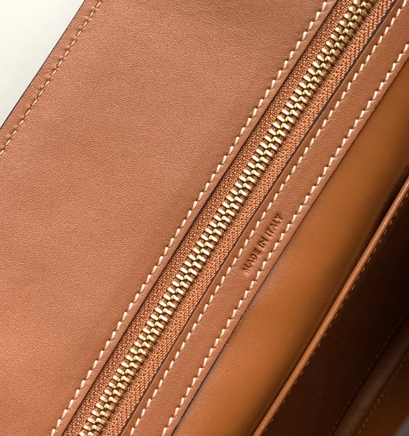 ce**e conti bag in S*pple calfskin
