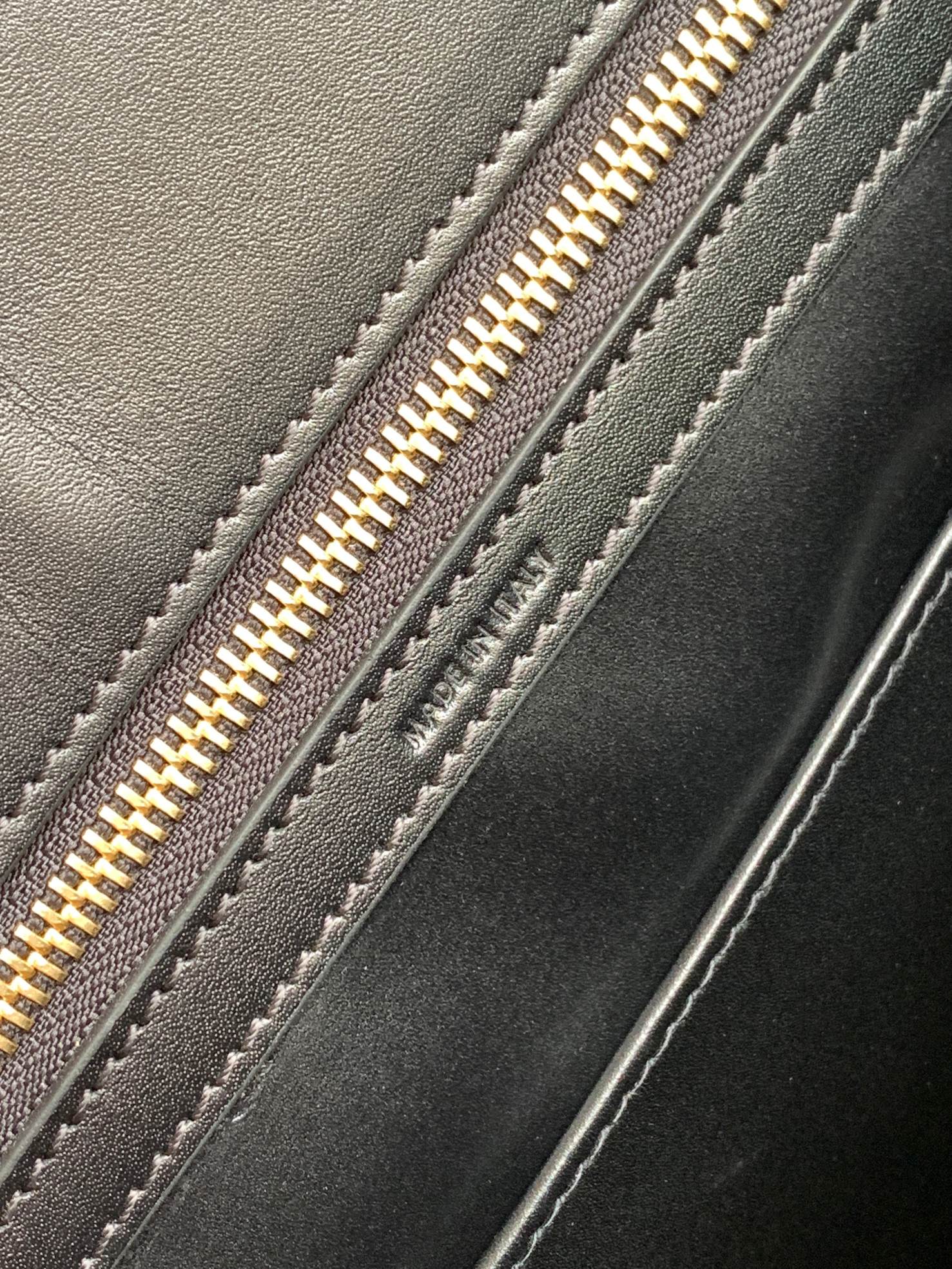 ce**e conti bag in S*pple calfskin