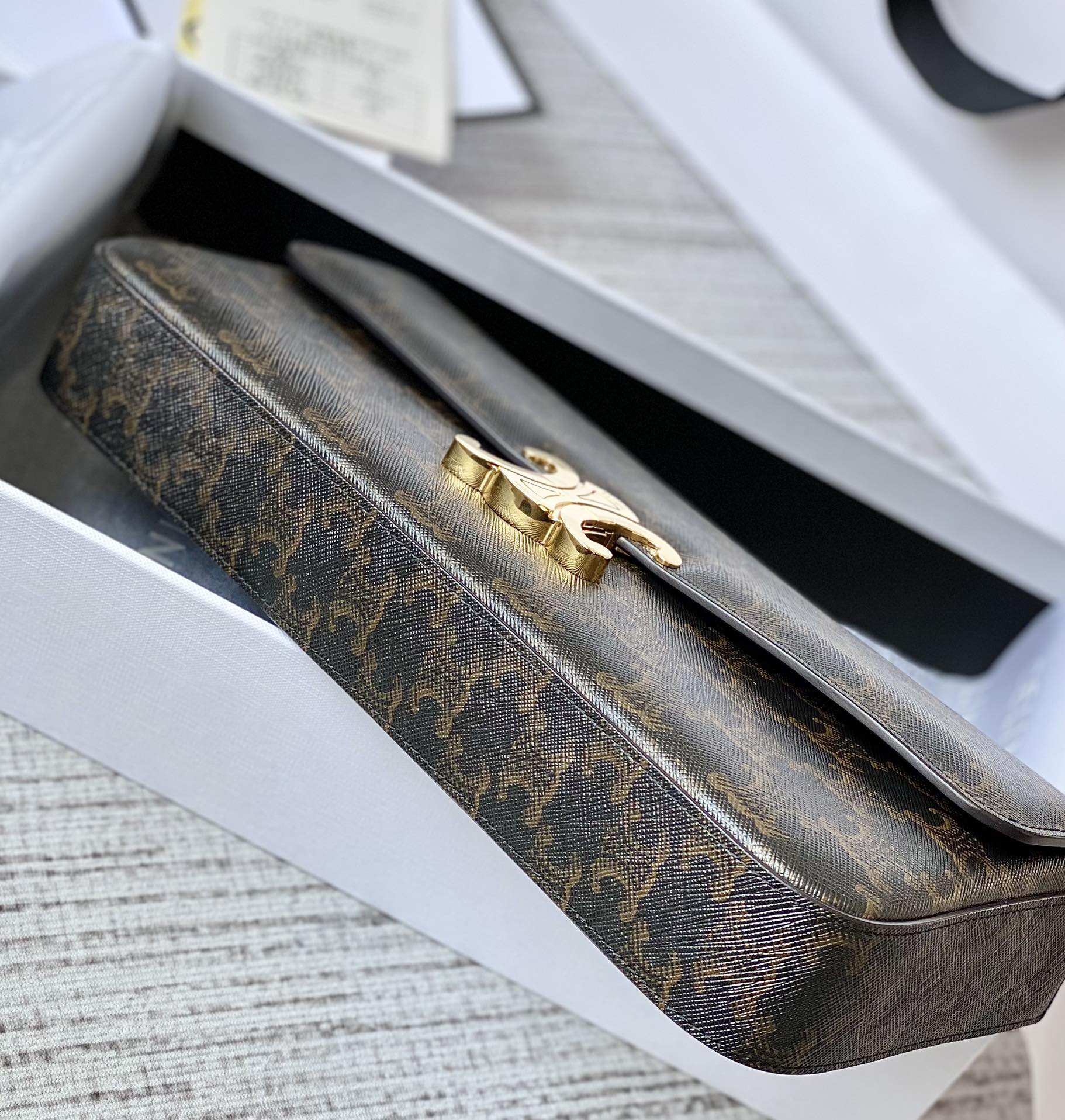 Ce**e triomphe chain bag