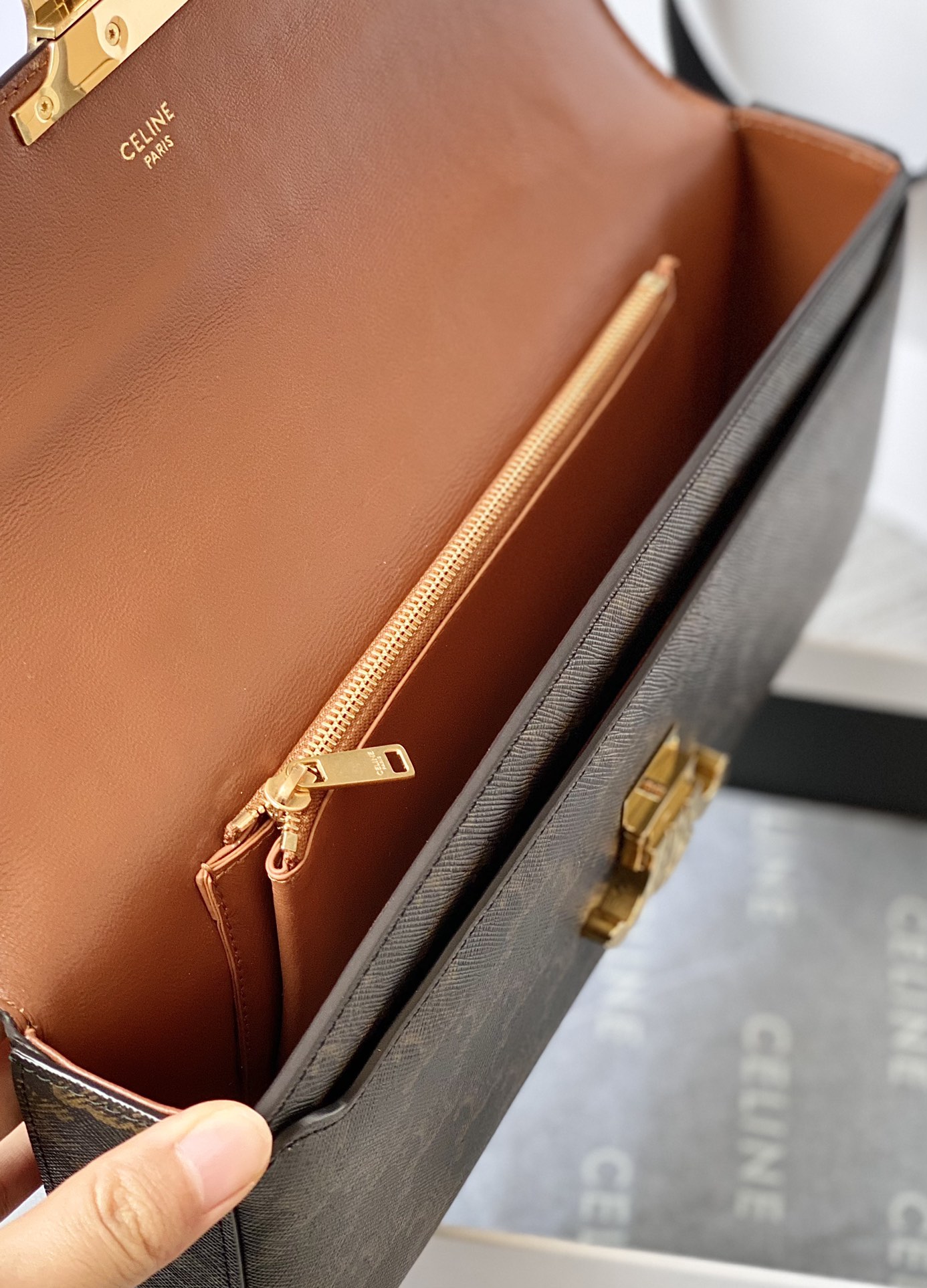 Ce**e triomphe chain bag