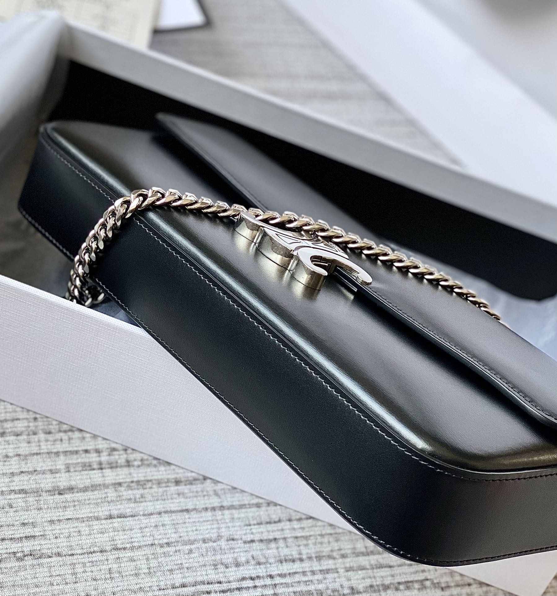 Ce**e triomphe chain bag