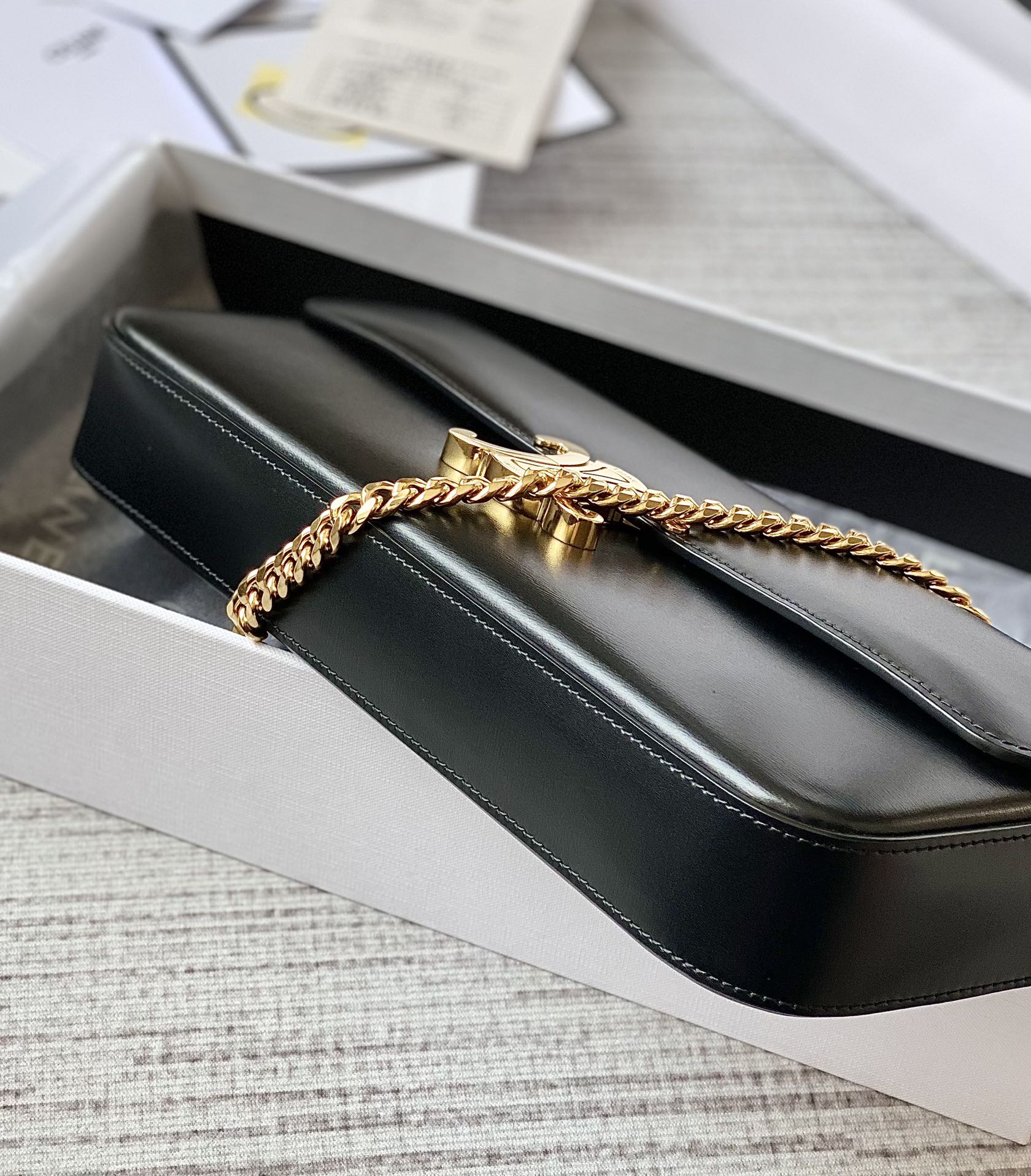 Ce**e triomphe chain bag