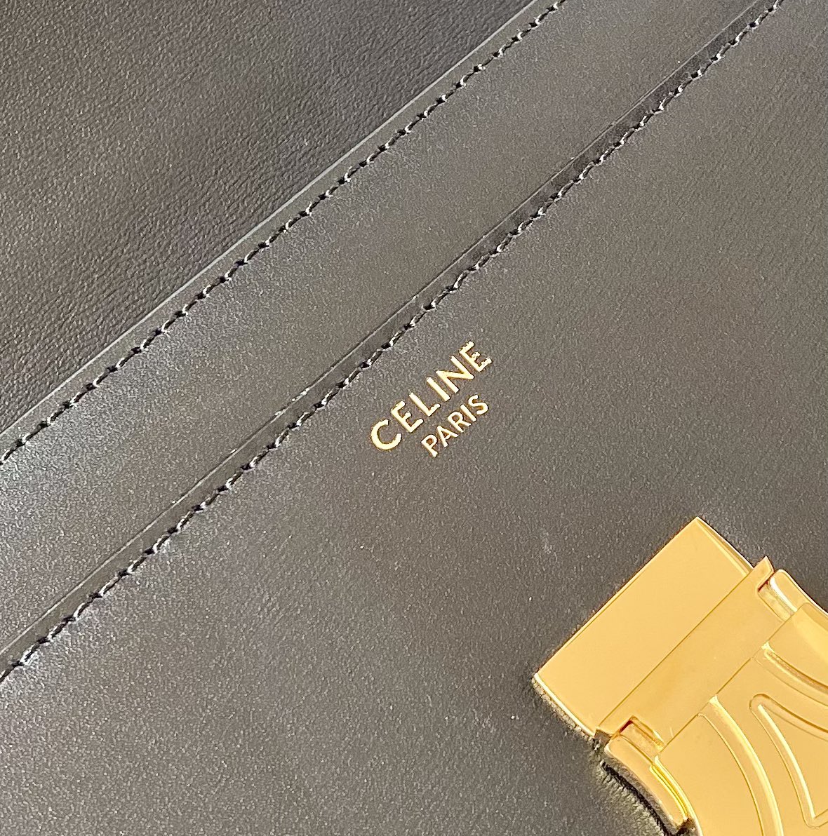 Ce**e triomphe chain bag
