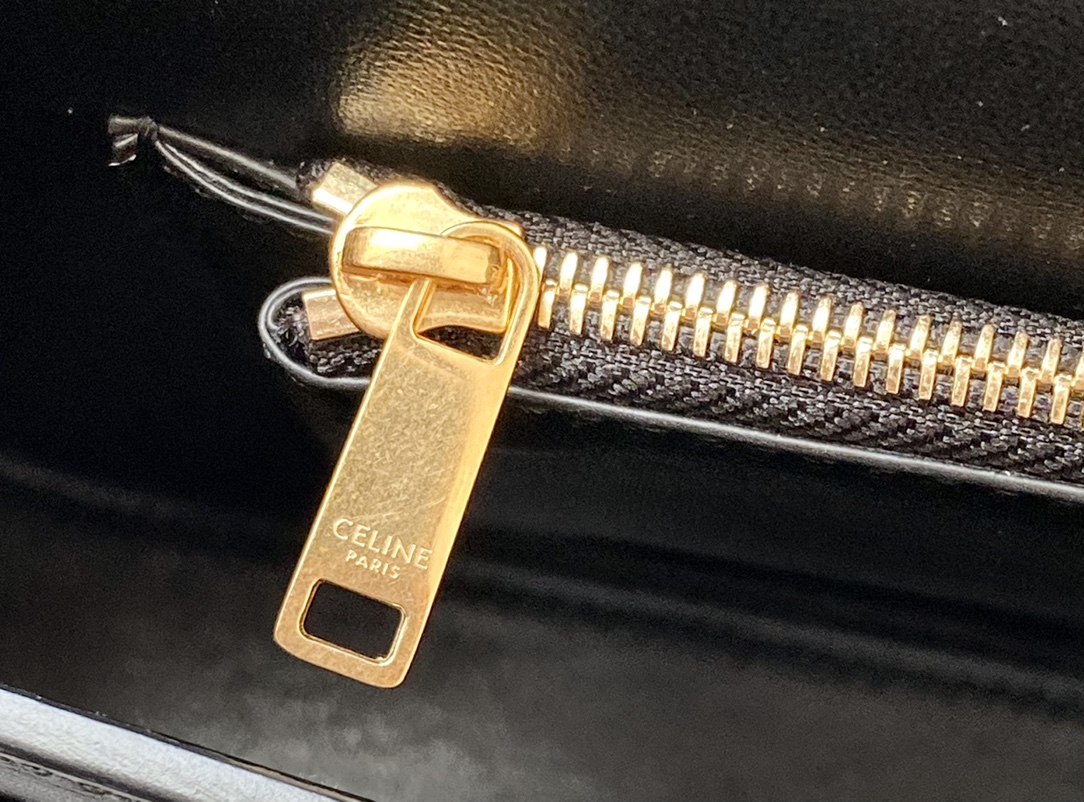 Ce**e triomphe chain bag