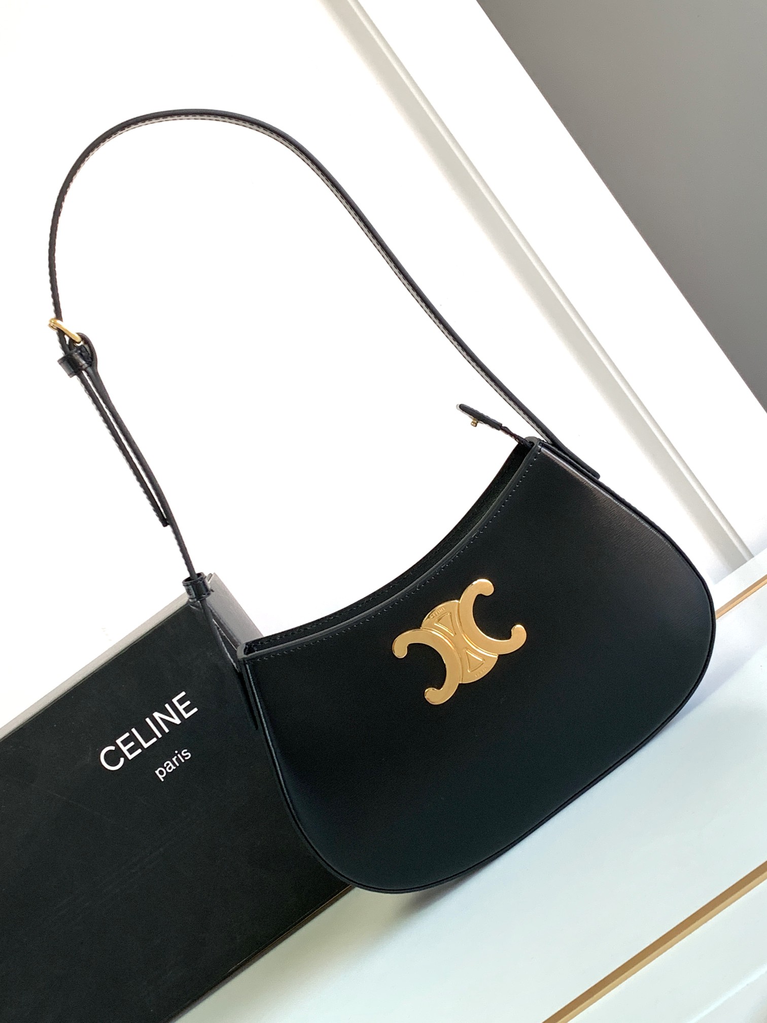 Ce**e medium tilly bag in shiny calfskin