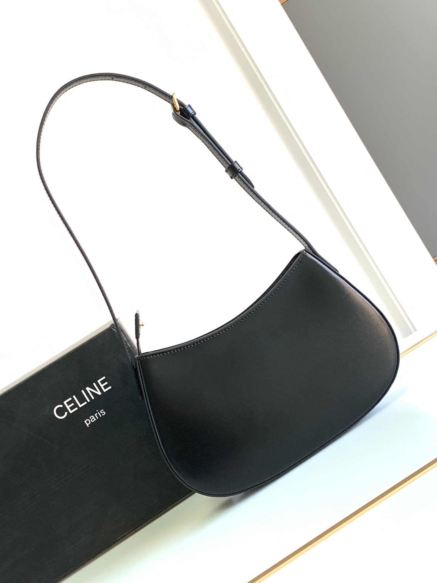 Ce**e medium tilly bag in shiny calfskin