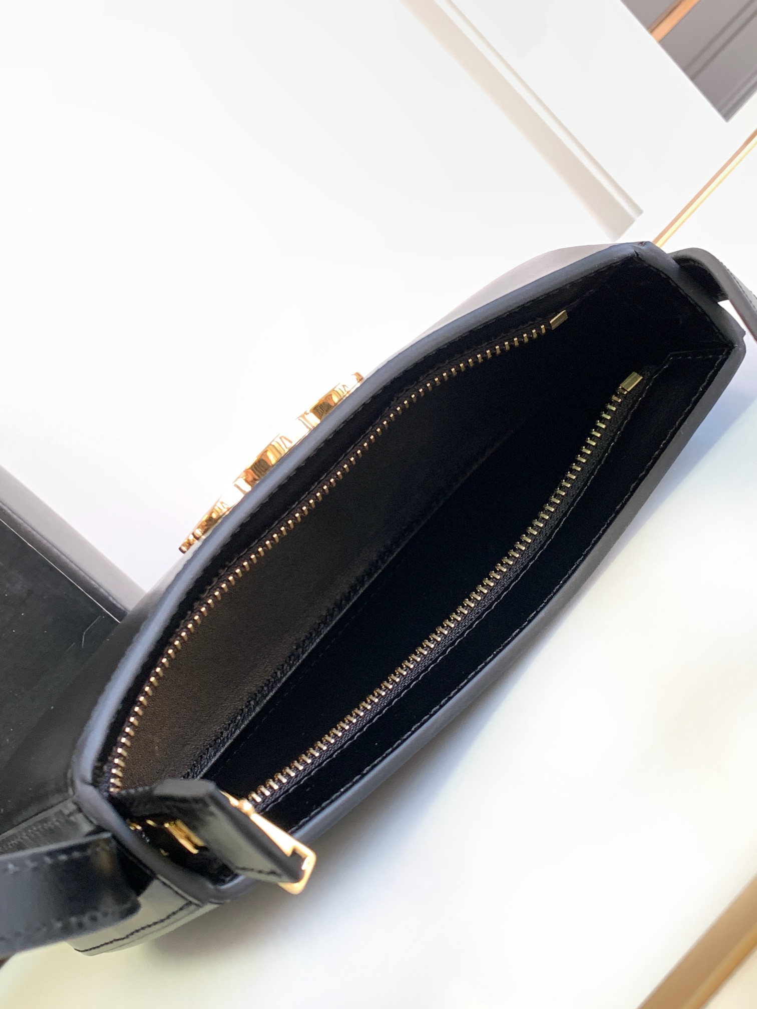 Ce**e medium tilly bag in shiny calfskin