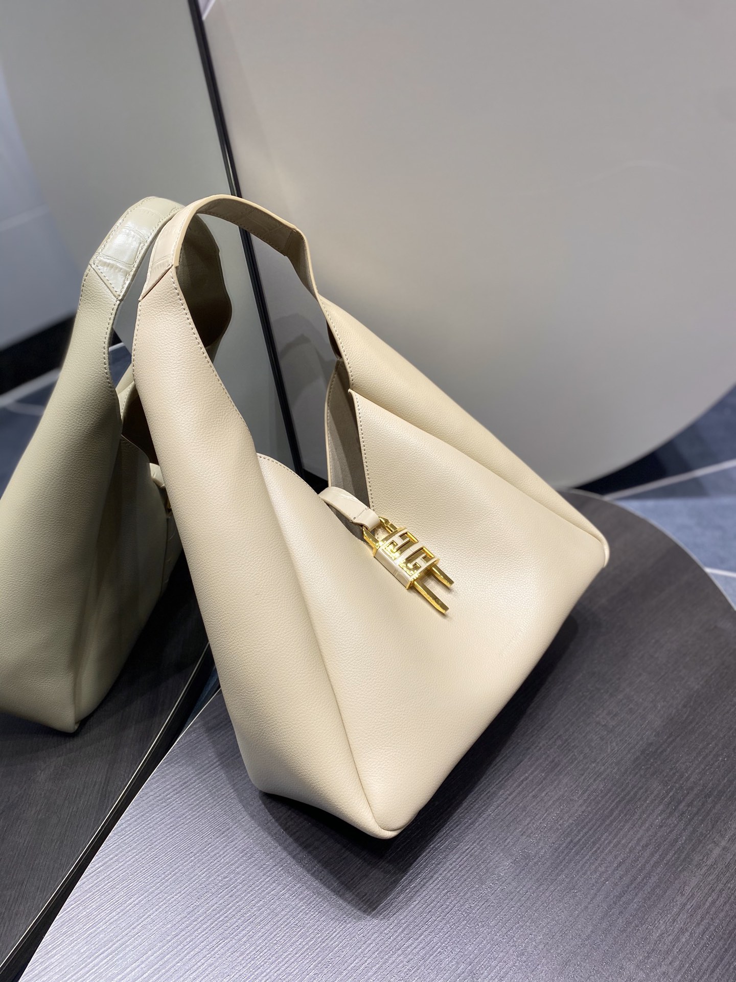 Givenchy G-Hobo Medium
