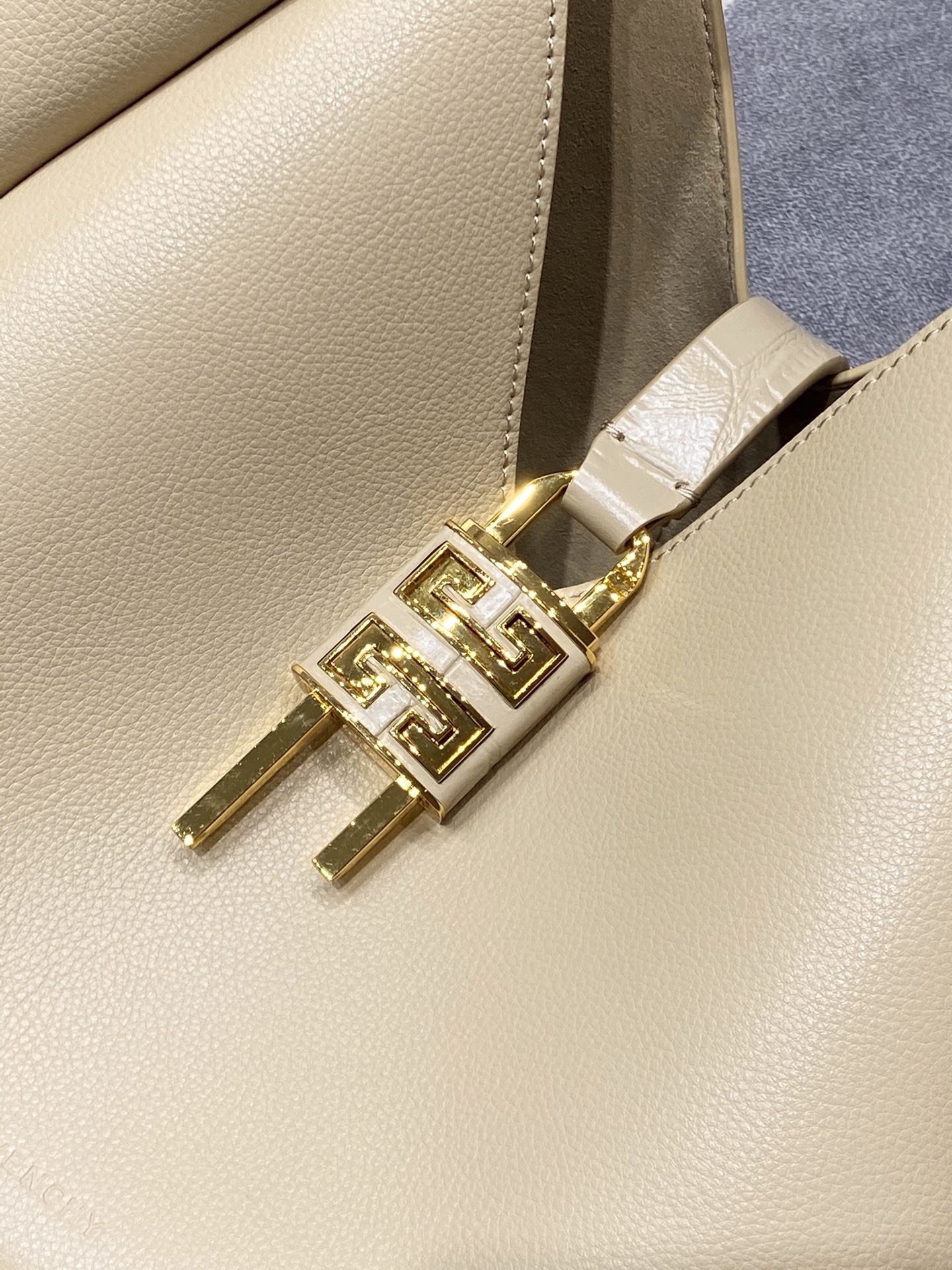 Givenchy G-Hobo Medium