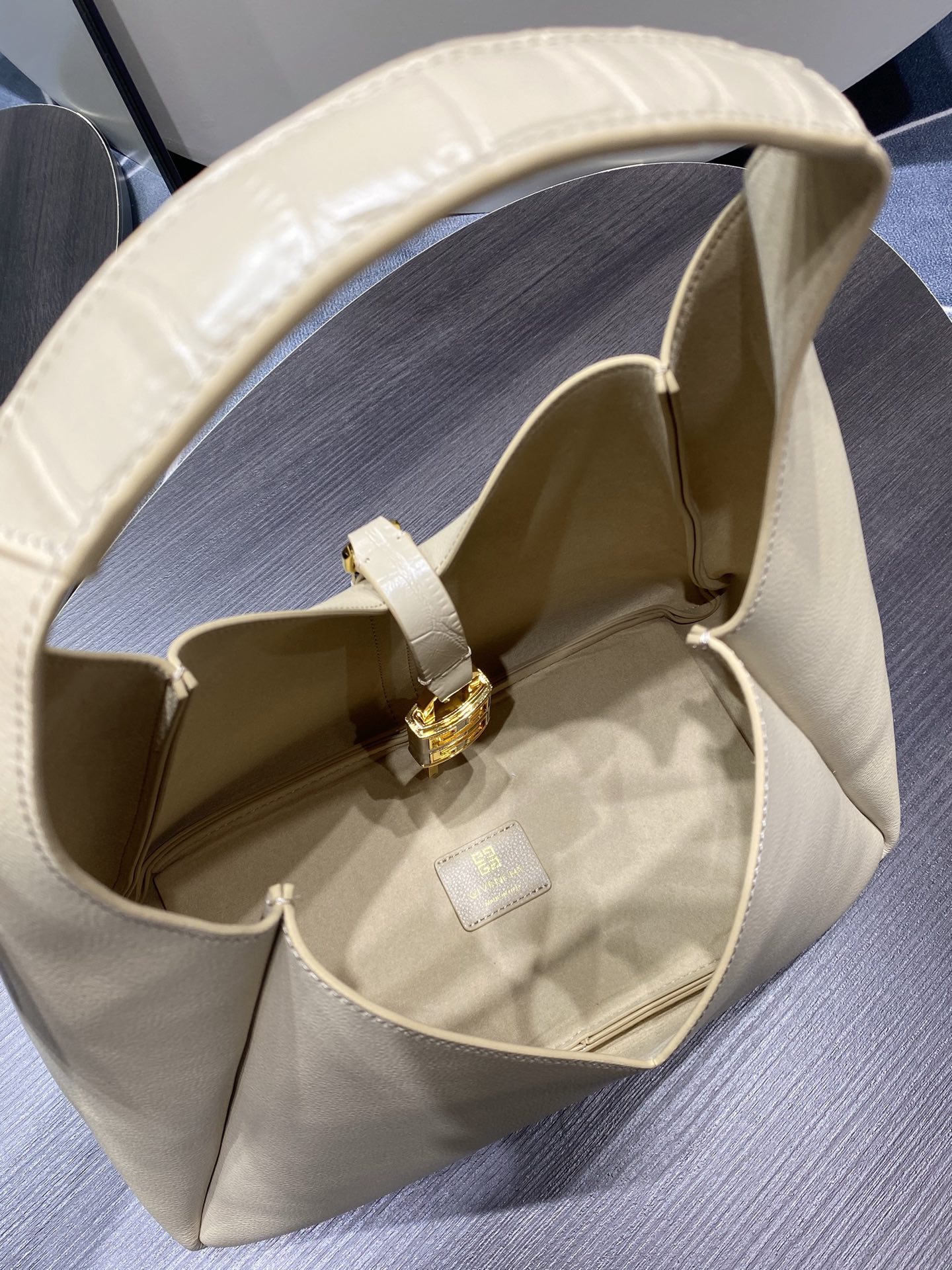 Givenchy G-Hobo Medium