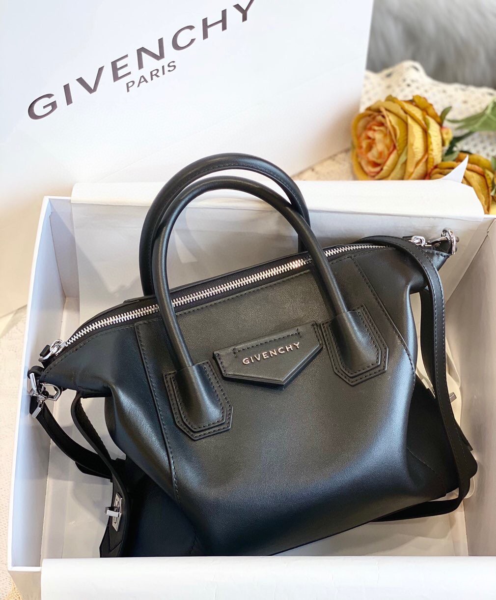 Givenchy Antigona Soft