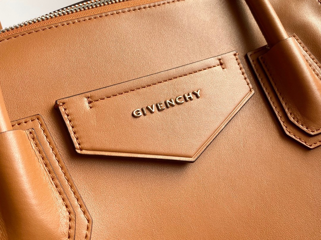 Givenchy Antigona Soft
