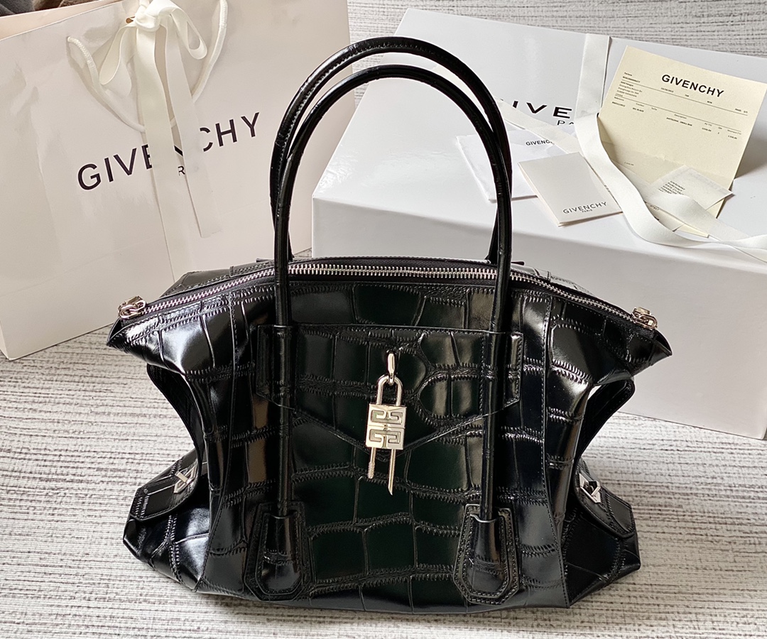 ANTIGONA LOCK SOFT