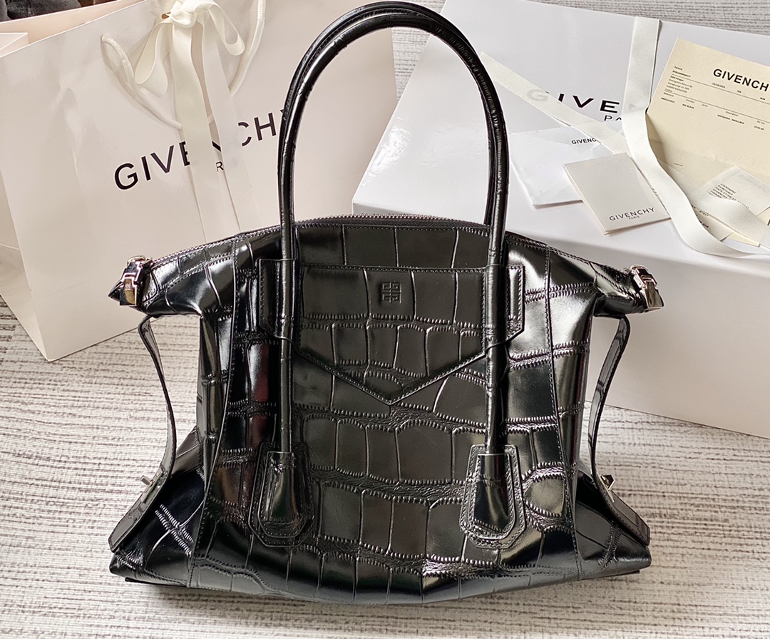 ANTIGONA LOCK SOFT