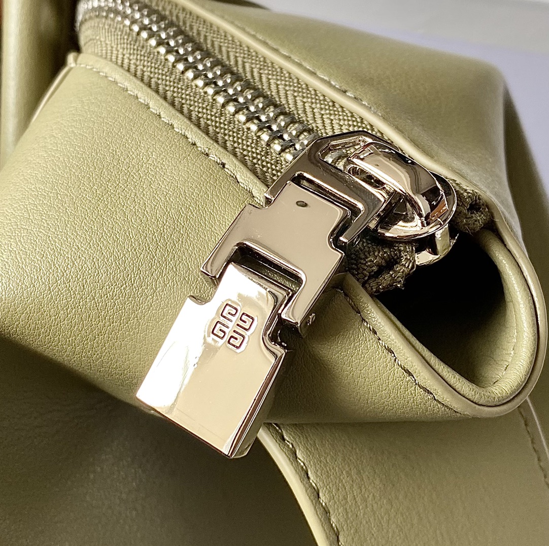 ANTIGONA LOCK SOFT