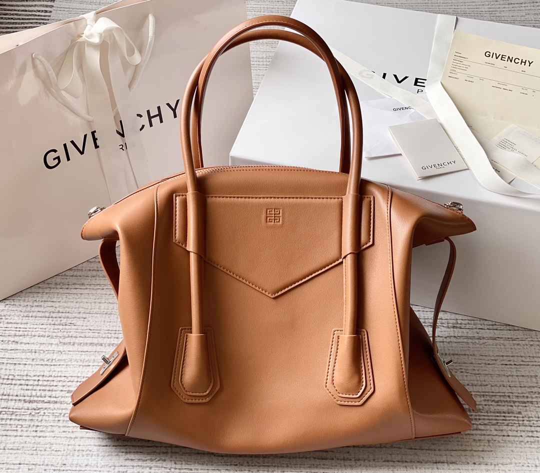 ANTIGONA LOCK SOFT
