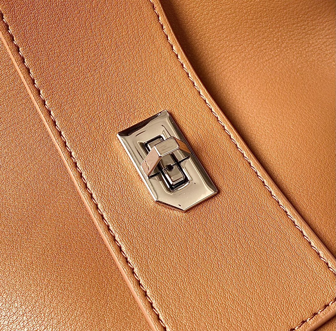ANTIGONA LOCK SOFT