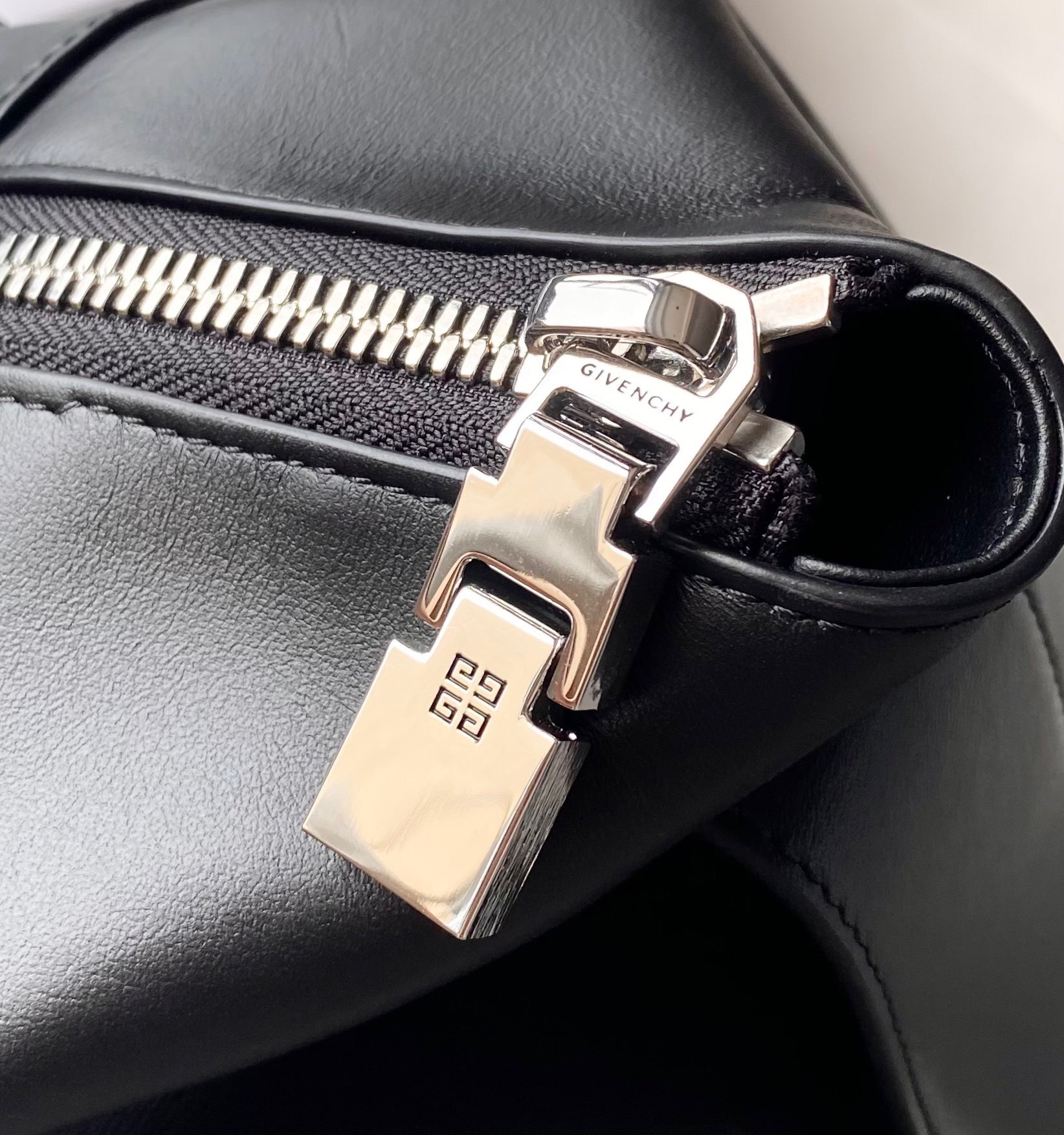 ANTIGONA LOCK SOFT