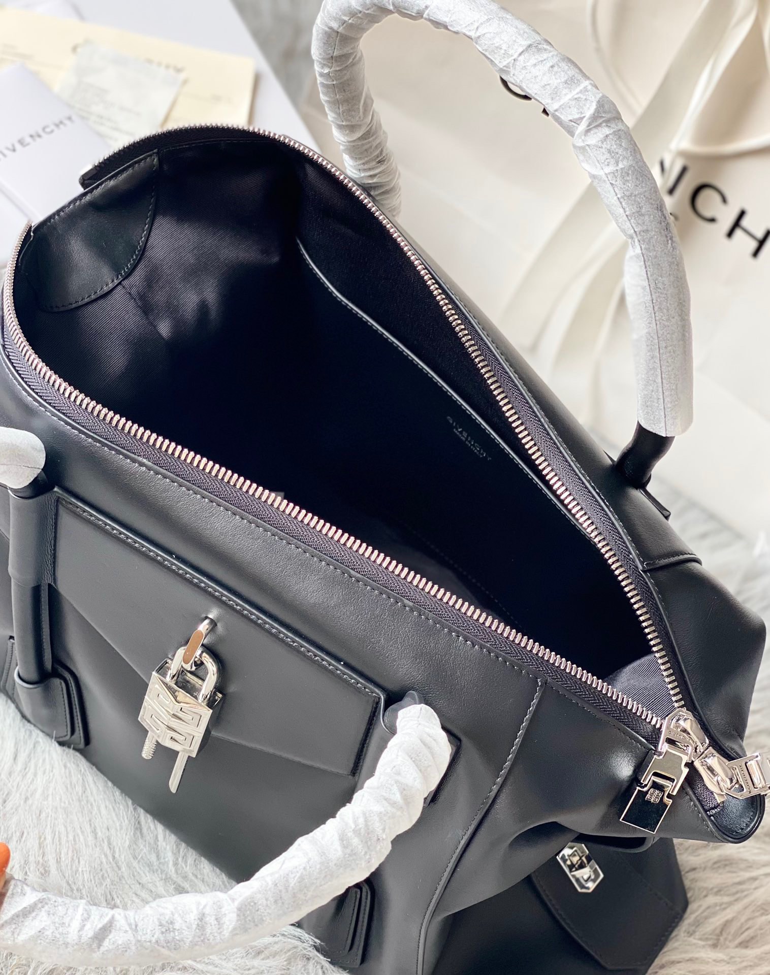 ANTIGONA LOCK SOFT