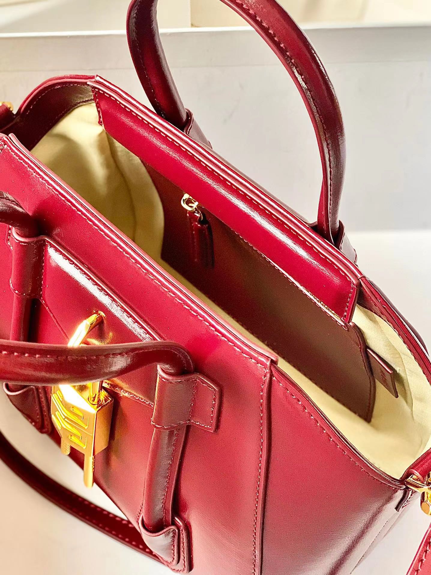 Givenchy Antigona Lock Soft