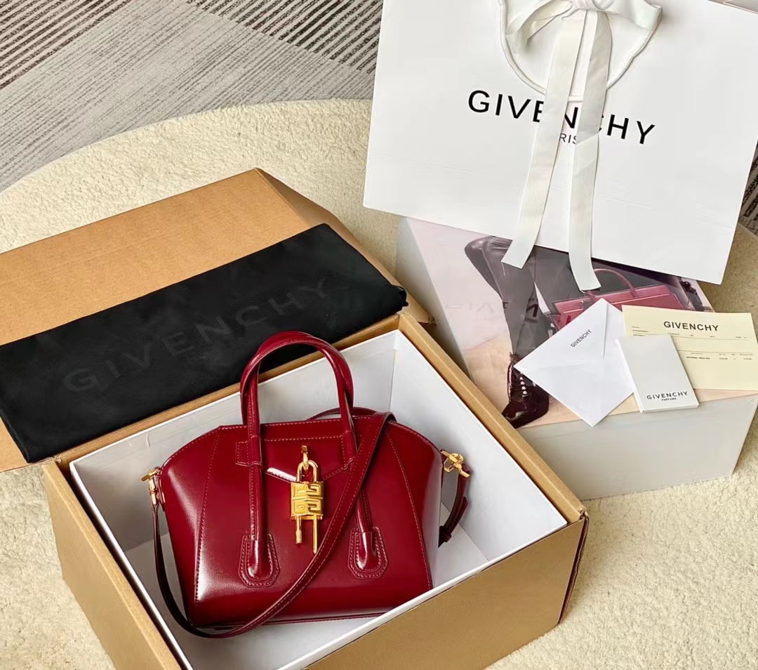Givenchy Antigona Lock Soft