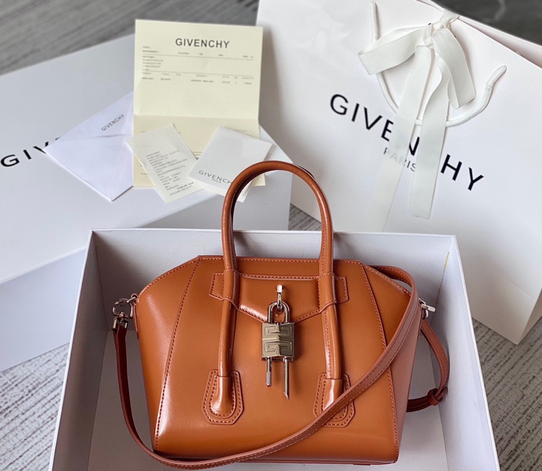 Givenchy Antigona Lock Soft