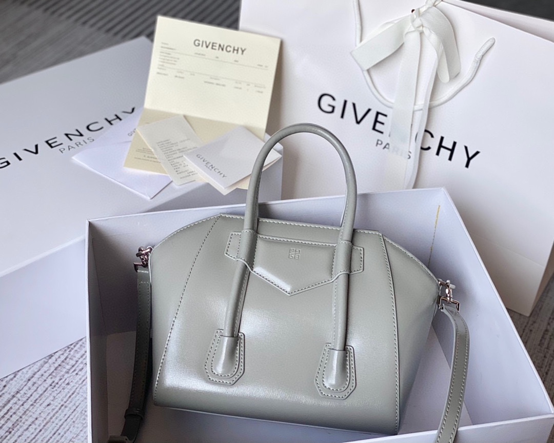 Givenchy Antigona Lock Soft