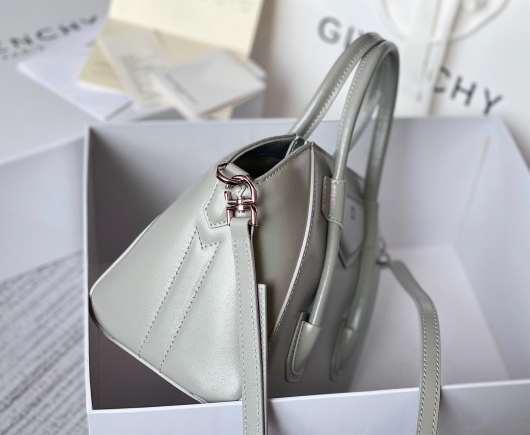 Givenchy Antigona Lock Soft