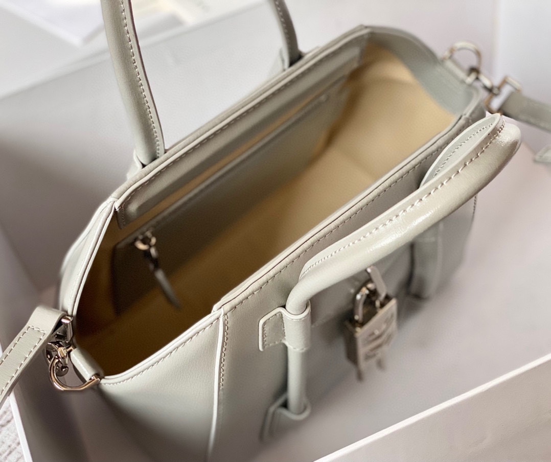Givenchy Antigona Lock Soft