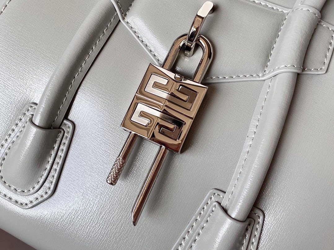 Givenchy Antigona Lock Soft