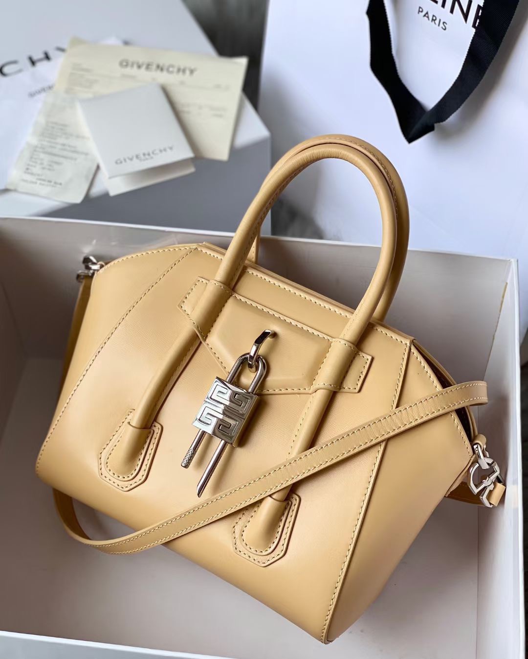 Givenchy Antigona Lock Soft