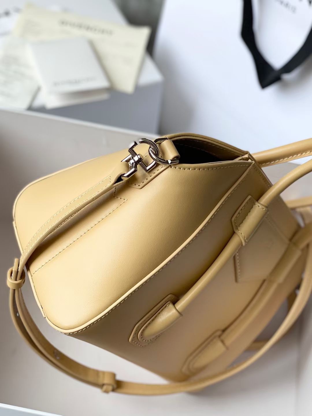 Givenchy Antigona Lock Soft