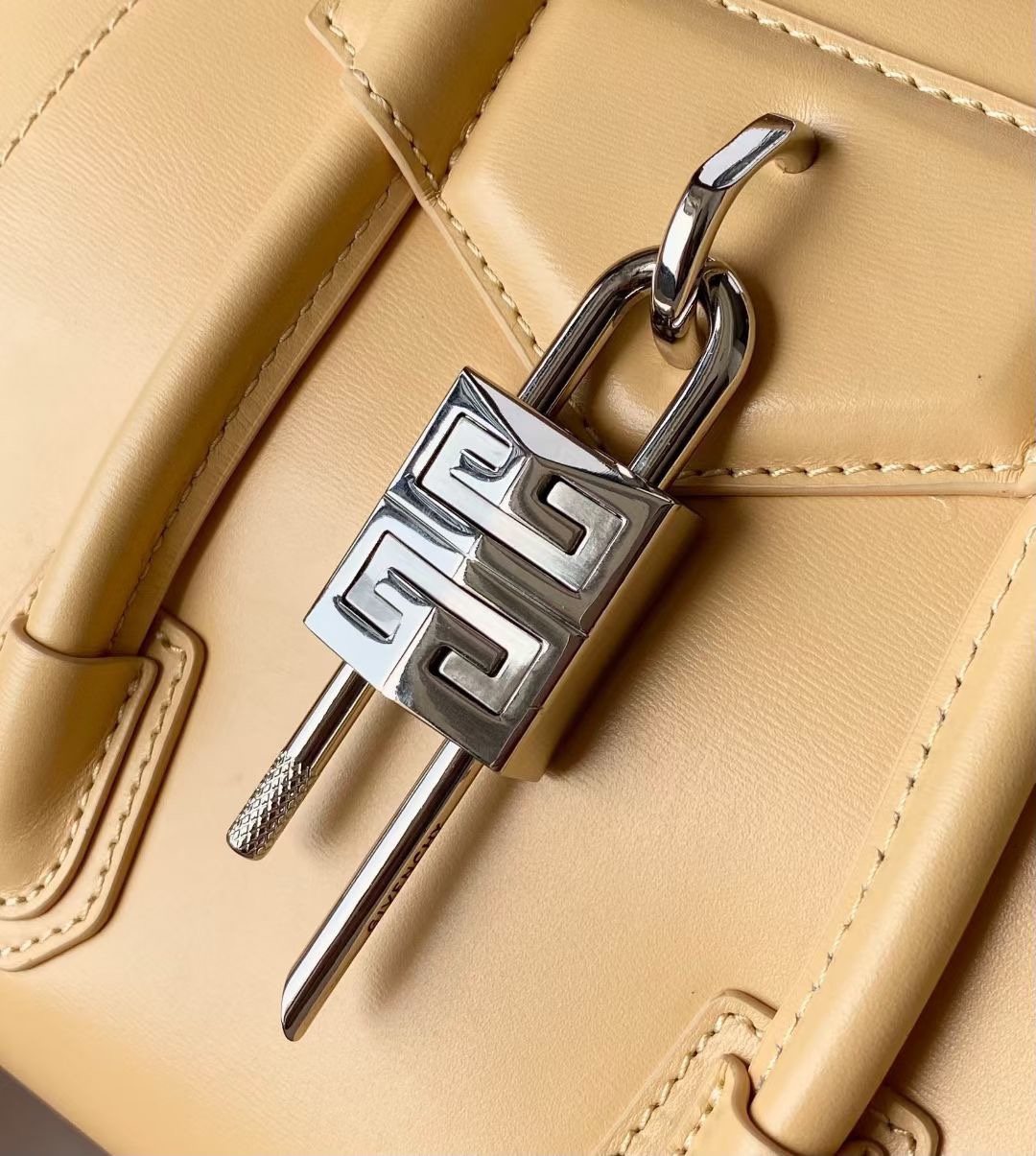 Givenchy Antigona Lock Soft