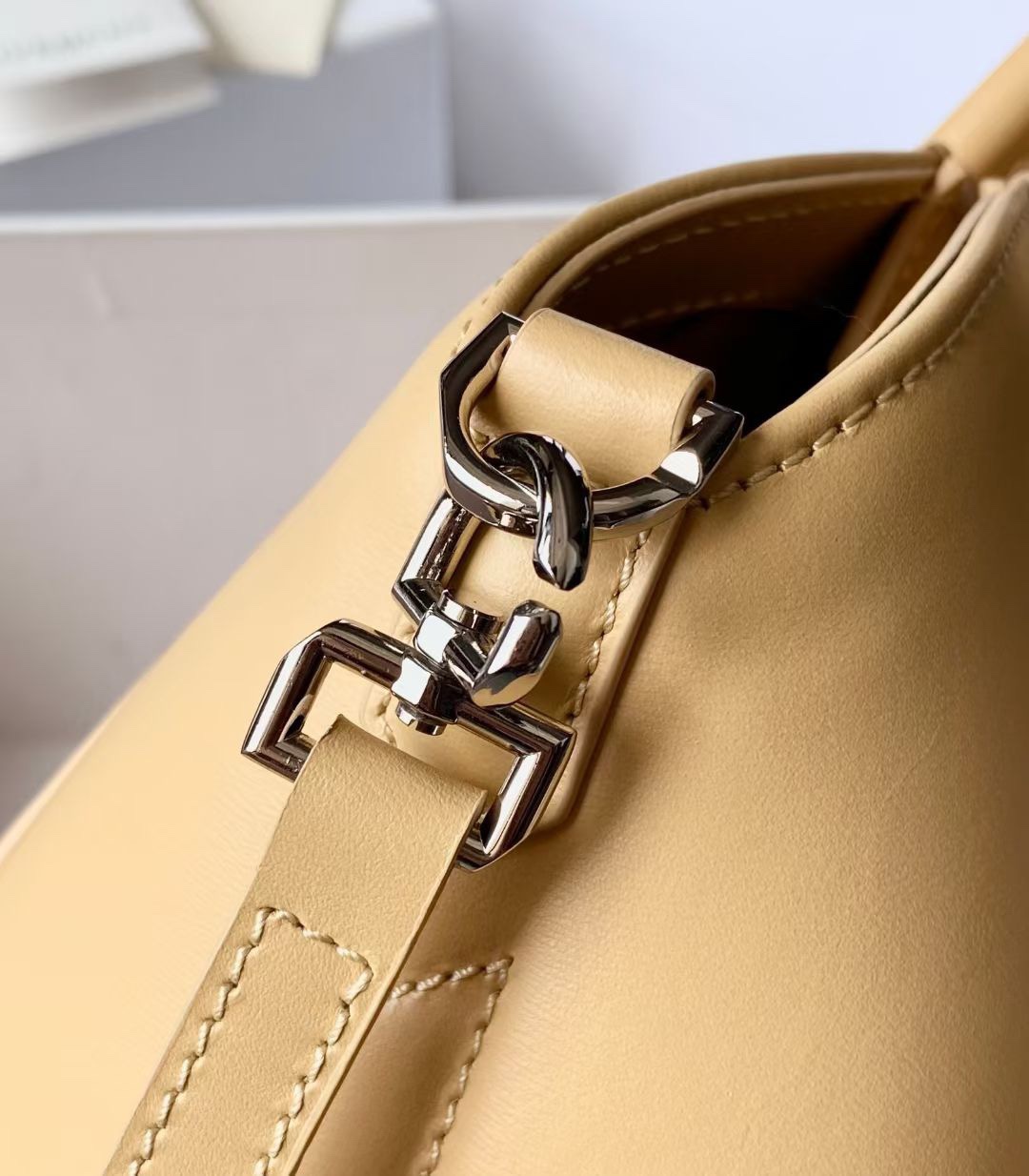 Givenchy Antigona Lock Soft